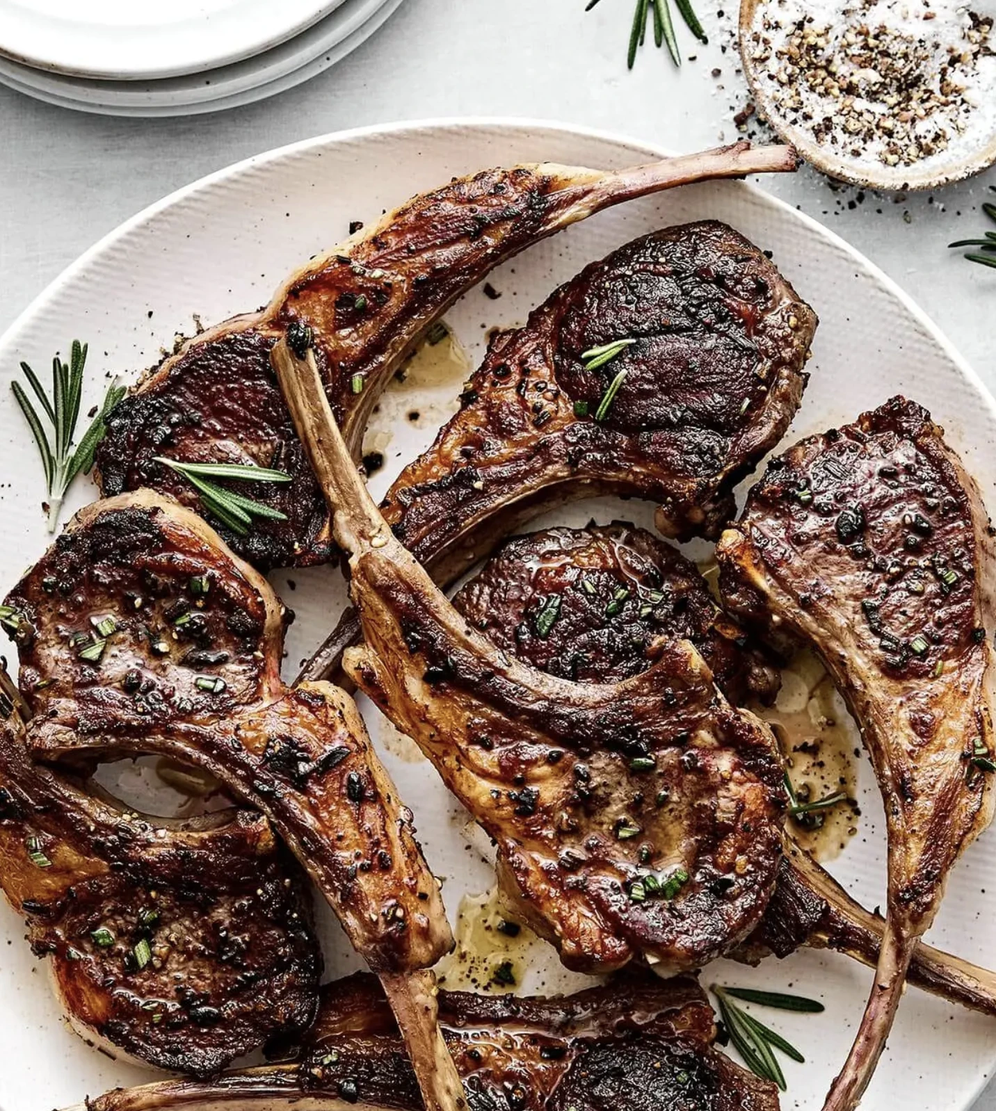 Côtelettes d'agneau grillées